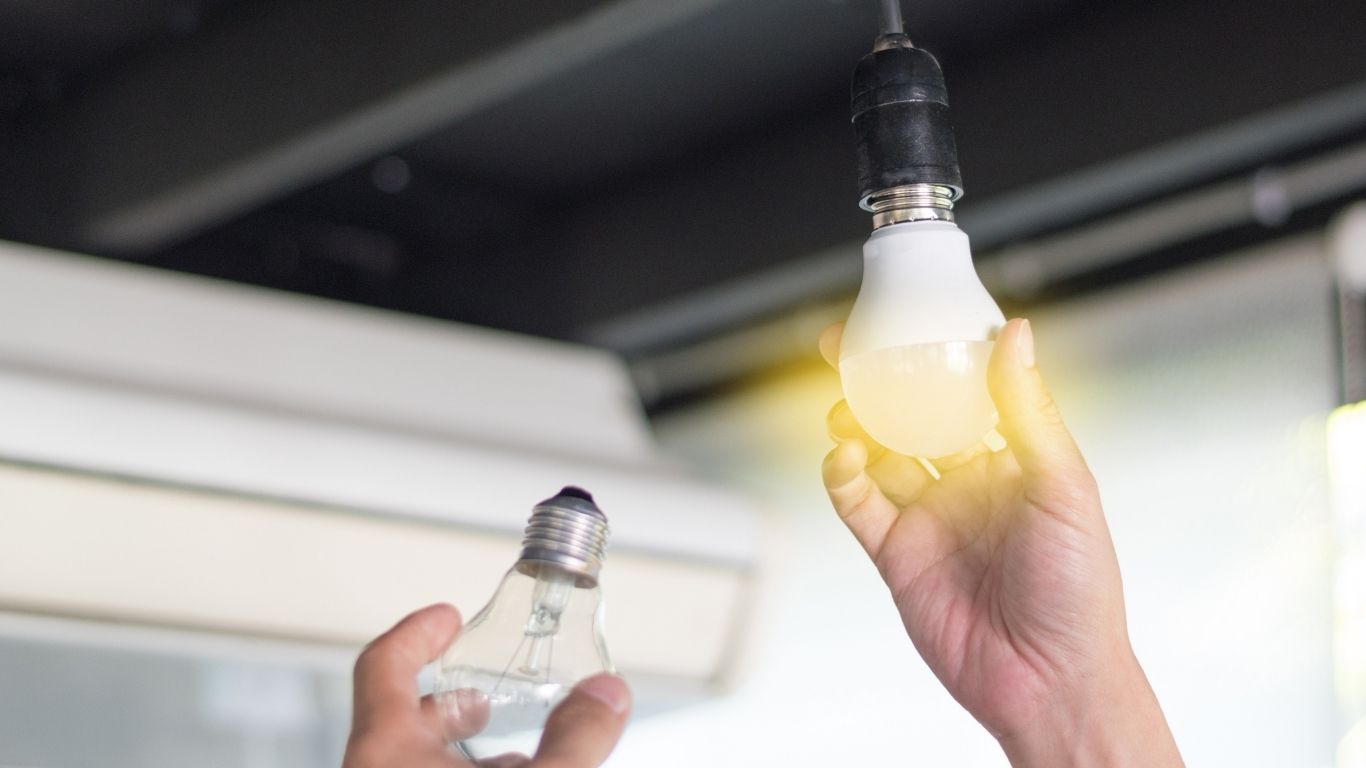 perbedaan lampu LED dan lampu pijar