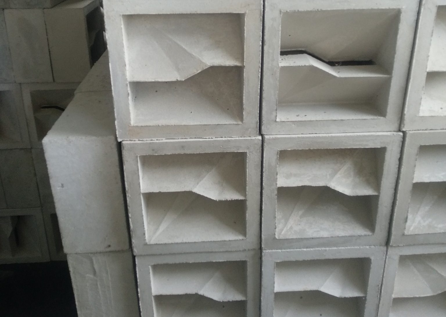 Keunggulan roster dari bahan batako